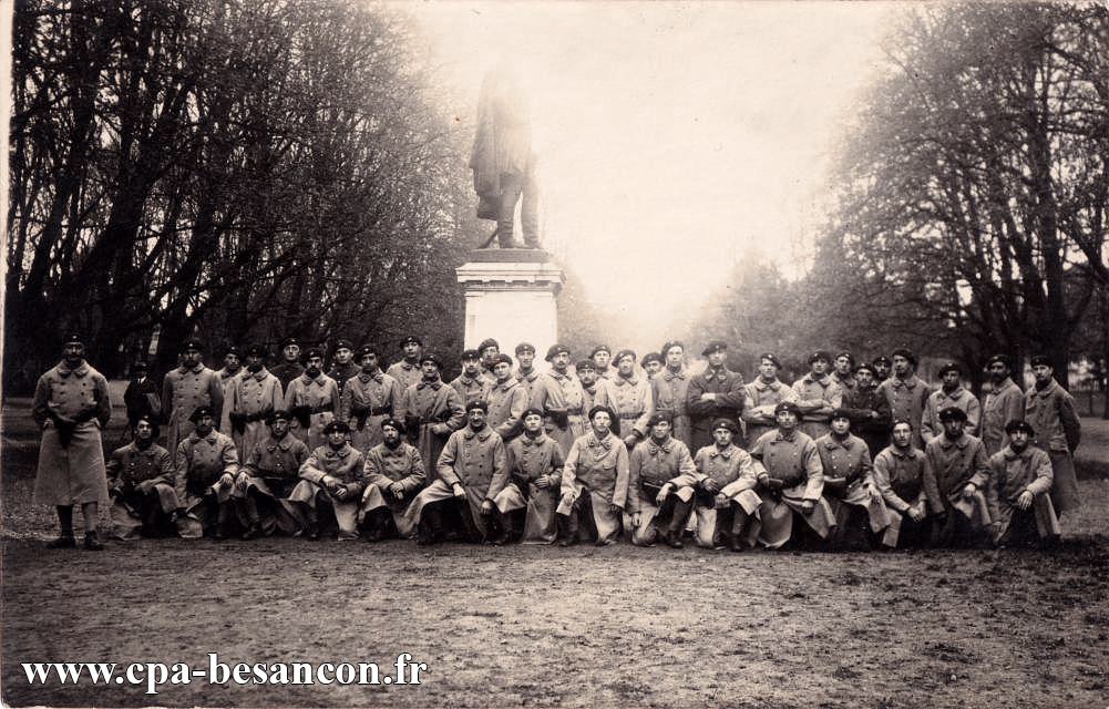 BESANÇON - Chamars - 506e R.C.C. devant la statue du Général Pajol.
